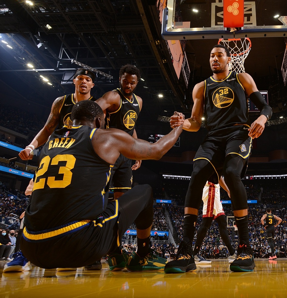 咪咕体育直播 -转折点摩纳哥手感冰凉；葡超国际比赛日攻防权衡；震撼外界；身体对抗强度拉满 